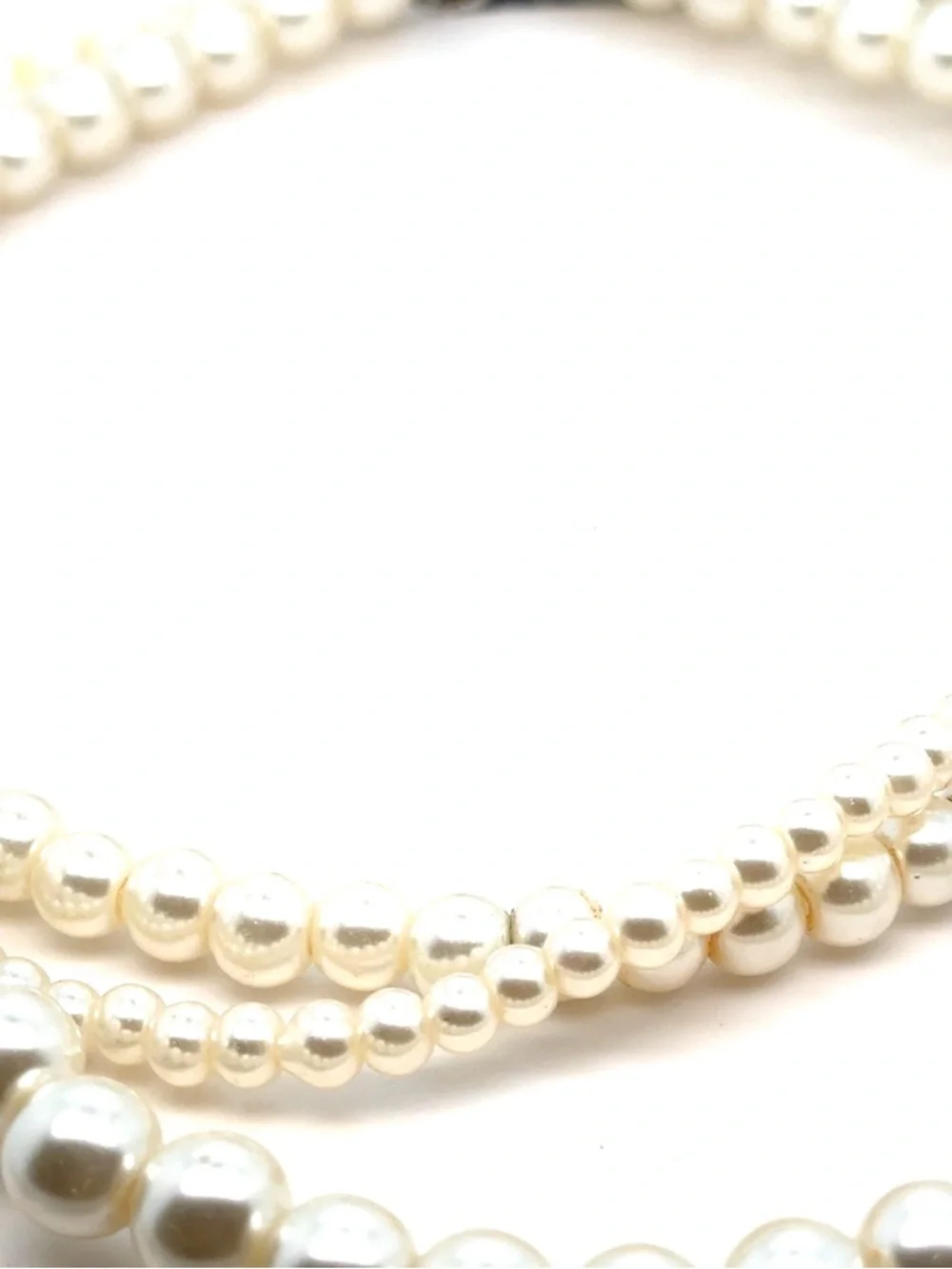 Classic Faux Pearl Beaded Necklace - Cream‎ Pearlescent Finish (n3)